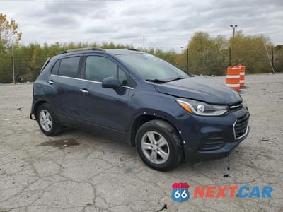 Czwarte zdjęcie samochodu z boku: 2018 CHEVROLET TRAX 1LT VIN:3GNCJPSB6JL216786 - miniatura