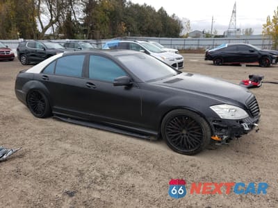 Czwarte zdjęcie samochodu z boku: 2010 MERCEDES-BENZ S 550 VIN:WDDNG7BB6AA311815 - miniatura