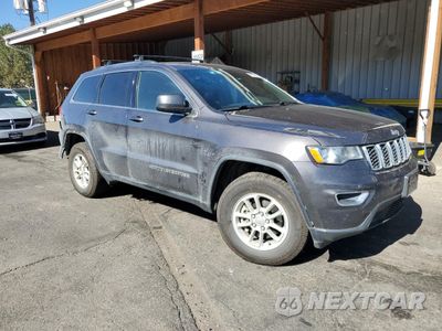 Czwarte zdjęcie samochodu z boku: 2019 JEEP GRAND CHEROKEE LAREDO VIN:1C4RJFAG1KC835237 - miniatura