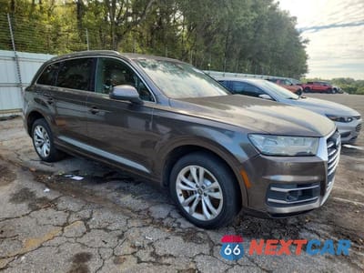 Czwarte zdjęcie samochodu z boku: 2017 AUDI Q7 3.0T V6 PREMIUM PLUS AWD VIN:WA1LAAF70HD013396 - miniatura