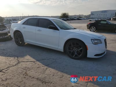 Czwarte zdjęcie samochodu z boku: 2021 CHRYSLER 300 TOURING VIN:2C3CCAAG3MH580193 - miniatura