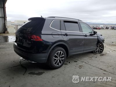 Trzecie zdjęcie samochodu z tyłu: 2019 VOLKSWAGEN TIGUAN SE VIN:3VV2B7AX3KM173830 - miniatura