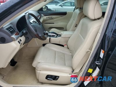 Zdjęcie 7 z 14 samochodu: 2016 LEXUS LS 460 VIN:JTHBL5EF9G5139713 - miniatura