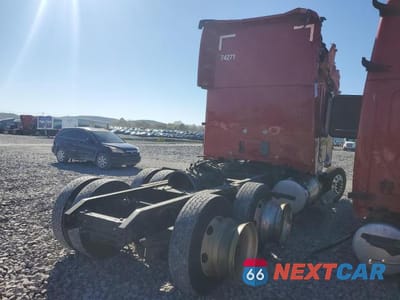 Czwarte zdjęcie samochodu z boku: 2017 KENWORTH T680 TRUCK CAB AND CHASSIS VIN:1XKYDP9XXHJ138977 - miniatura