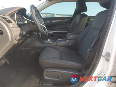 Zdjęcie 7 z 14 samochodu: 2021 CHRYSLER 300 TOURING VIN:2C3CCAAG3MH580193 - miniatura