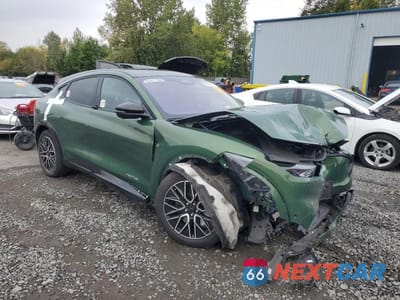 Czwarte zdjęcie samochodu z boku: 2024 FORD MUSTANG MACH-E PREMIUM VIN:3FMTK3SU9RMA51706 - miniatura