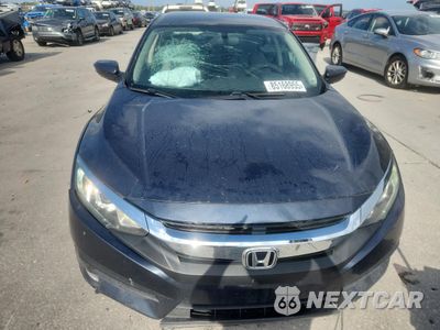 Piąte zdjęcie samochodu w środku: 2018 HONDA CIVIC LX VIN:19XFC2F50JE042922 - miniatura