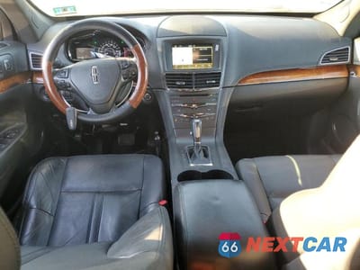 Zdjęcie 8 z 12 samochodu: 2016 LINCOLN MKT VIN:2LMHJ5NK3GBL00342 - miniatura