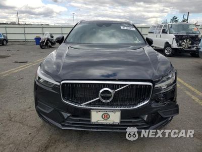 Piąte zdjęcie samochodu w środku: 2021 VOLVO XC60 T5 MOMENTUM VIN:YV4102RK7M1870782 - miniatura