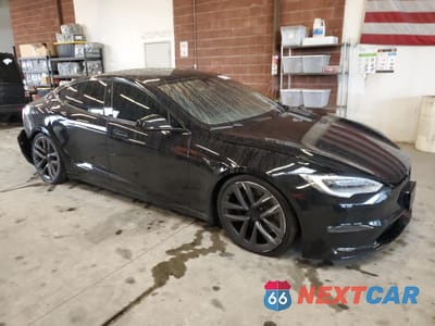 Czwarte zdjęcie samochodu z boku: 2021 TESLA MODEL S VIN:5YJSA1E60MF443426 - miniatura