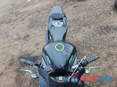 Piąte zdjęcie samochodu w środku: 2015 KAWASAKI ZX1000 M VIN:JKAZXCM18FA006049 - miniatura