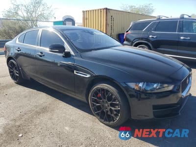 Czwarte zdjęcie samochodu z boku: 2017 JAGUAR XE PREMIUM VIN:SAJAJ4BV8HCP14987 - miniatura