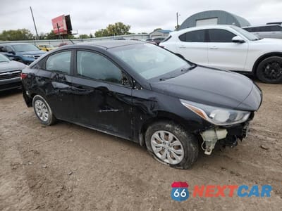 Czwarte zdjęcie samochodu z boku: 2018 HYUNDAI ACCENT SE VIN:3KPC24A38JE026068 - miniatura