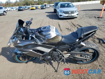 Trzecie zdjęcie samochodu z tyłu: 2021 KAWASAKI EX650 M VIN:ML5EXEM12MDA30159 - miniatura