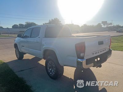 Trzecie zdjęcie samochodu z tyłu: 2019 TOYOTA TACOMA DOUBLE CAB VIN:3TMAZ5CN8KM084230 - miniatura