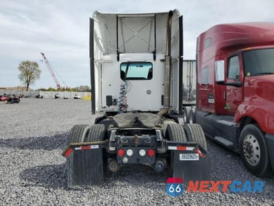 Zdjęcie 6 z 12 samochodu: 2016 KENWORTH T680 SEMI TRUCK VIN:1XKYA48X2GJ496713 - miniatura