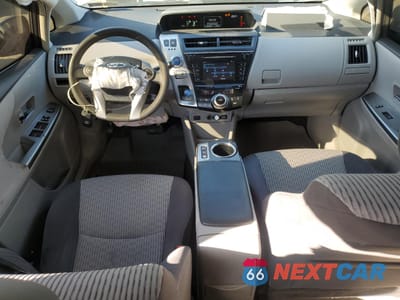 Zdjęcie 8 z 13 samochodu: 2015 TOYOTA PRIUS V VIN:JTDZN3EU4FJ020180 - miniatura