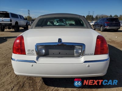 Zdjęcie 6 z 12 samochodu: 2004 LINCOLN TOWN CAR EXECUTIVE VIN:1LNHM81W34Y611989 - miniatura