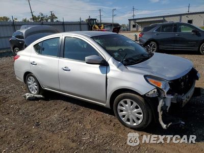 Czwarte zdjęcie samochodu z boku: 2017 NISSAN VERSA S VIN:3N1CN7APXHL860914 - miniatura