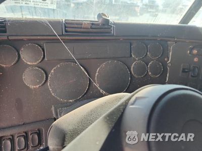 Zdjęcie 8 z 10 samochodu: 1998 FREIGHTLINER CONVENTIONAL FLC120 VIN:1FUYSDYB8WL968471 - miniatura