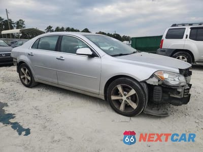 Czwarte zdjęcie samochodu z boku: 2012 CHEVROLET MALIBU 1LT VIN:1G1ZC5EU2CF397275 - miniatura
