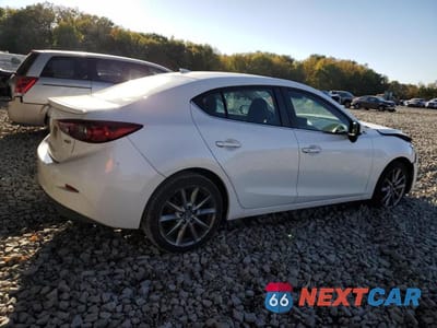 Trzecie zdjęcie samochodu z tyłu: 2018 MAZDA 3 TOURING VIN:3MZBN1V34JM231191 - miniatura