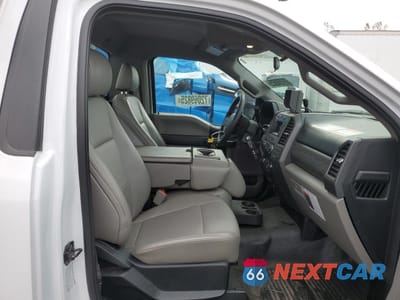 Zdjęcie 10 z 12 samochodu: 2019 FORD F550 SUPER DUTY BUCKET TRUCK VIN:1FDUF5GT8KDA00476 - miniatura
