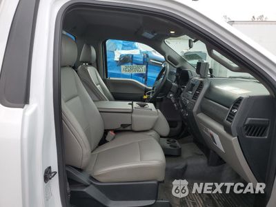 Zdjęcie 10 z 12 samochodu: 2019 FORD F550 SUPER DUTY BUCKET TRUCK VIN:1FDUF5GT8KDA00476 - miniatura