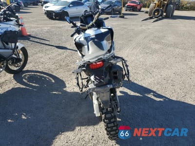 Czwarte zdjęcie samochodu z boku: 2019 HONDA CRF1000 LD2 VIN:JH2SD0489KK300048 - miniatura