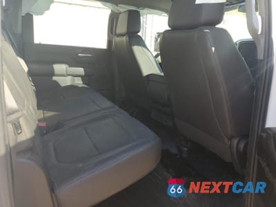 Zdjęcie 10 z 14 samochodu: 2022 CHEVROLET SILVERADO C3500 VIN:1GB4WRE72NF321590 - miniatura