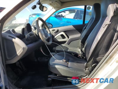 Zdjęcie 7 z 12 samochodu: 2012 SMART FORTWO PURE VIN:WMEEJ3BA8CK570588 - miniatura