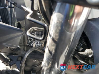 Zdjęcie 9 z 10 samochodu: 2022 KAWASAKI EX650 N VIN:ML5EXEN10NDA72443 - miniatura