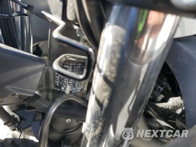 Zdjęcie 9 z 10 samochodu: 2022 KAWASAKI EX650 N VIN:ML5EXEN10NDA72443 - miniatura