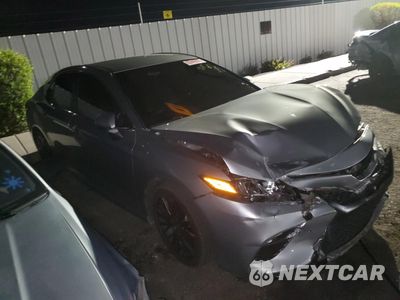 Czwarte zdjęcie samochodu z boku: 2018 TOYOTA CAMRY L VIN:4T1B11HK7JU076063 - miniatura