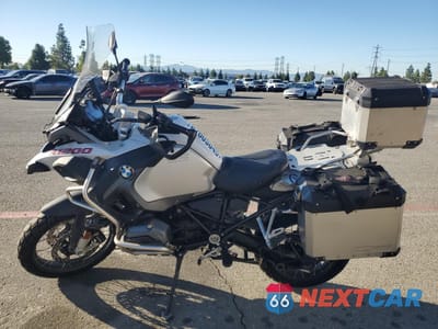 Trzecie zdjęcie samochodu z tyłu: 2016 BMW R1200 GS ADVENTURE VIN:WB10A1208GZ664744 - miniatura