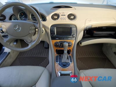 Zdjęcie 8 z 12 samochodu: 2007 MERCEDES-BENZ SL 550 VIN:WDBSK71F87F119385 - miniatura
