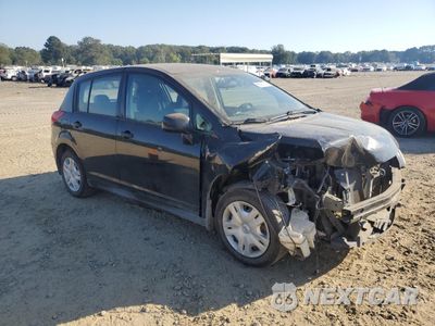 Czwarte zdjęcie samochodu z boku: 2010 NISSAN VERSA S VIN:3N1BC1CP5AL448756 - miniatura