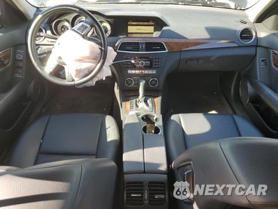 Zdjęcie 8 z 12 samochodu: 2012 MERCEDES-BENZ C 300 4MATIC VIN:WDDGF8BB7CR193859 - miniatura