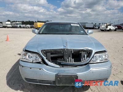 Piąte zdjęcie samochodu w środku: 2010 LINCOLN TOWN CAR SIGNATURE LIMITED VIN:2LNBL8CV7AX614564 - miniatura