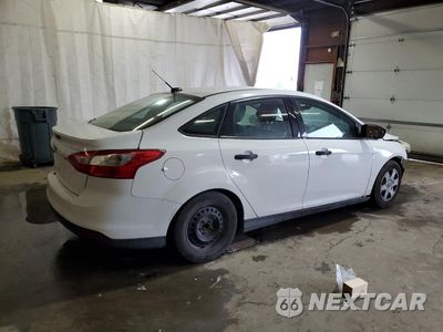 Trzecie zdjęcie samochodu z tyłu: 2014 FORD FOCUS S VIN:1FADP3E22EL104641 - miniatura