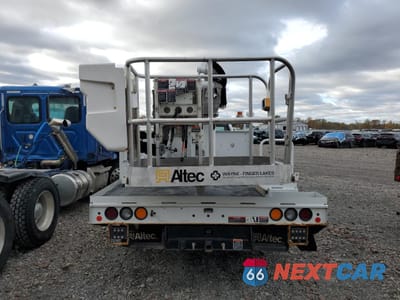 Zdjęcie 6 z 12 samochodu: 2019 FORD F550 SUPER DUTY BUCKET TRUCK VIN:1FDUF5GT8KDA00476 - miniatura