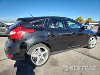 Trzecie zdjęcie samochodu z tyłu: 2012 FORD FOCUS TITANIUM VIN:1FAHP3N22CL145396 - miniatura