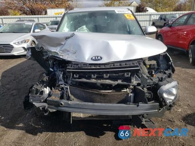 Piąte zdjęcie samochodu w środku: 2021 KIA SOUL LX VIN:KNDJ23AU4M7751830 - miniatura