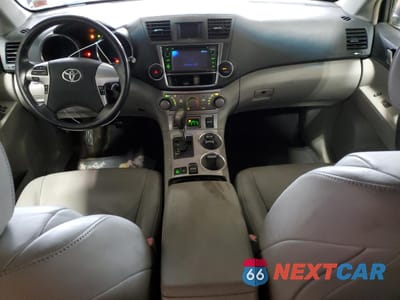 Zdjęcie 8 z 14 samochodu: 2013 TOYOTA HIGHLANDER BASE VIN:5TDBK3EH3DS201574 - miniatura