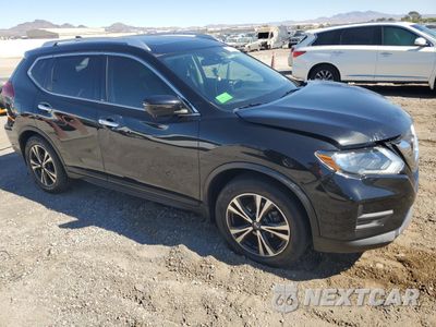 Czwarte zdjęcie samochodu z boku: 2019 NISSAN ROGUE S VIN:JN8AT2MT8KW269105 - miniatura