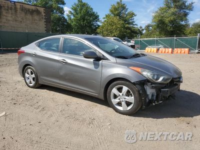 Czwarte zdjęcie samochodu z boku: 2013 HYUNDAI ELANTRA GLS VIN:5NPDH4AE7DH314362 - miniatura