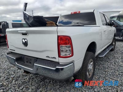 Trzecie zdjęcie samochodu z tyłu: 2021 RAM 2500 BIG HORN CREW C VIN:3C6UR5DL8MG627661 - miniatura