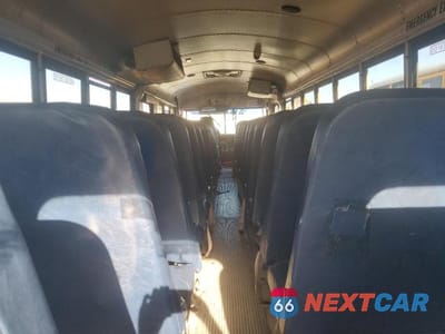 Zdjęcie 6 z 10 samochodu: 2005 THOMAS SAF-T-LINER C2 - SCHOOL BUS VIN:4UZAAXCS15CU88075 - miniatura