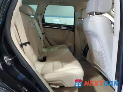 Zdjęcie 11 z 12 samochodu: 2014 VOLKSWAGEN TOUAREG V6 TDI VIN:WVGEP9BP4ED001471 - miniatura