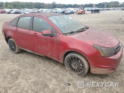 Czwarte zdjęcie samochodu z boku: 2001 FORD FOCUS VIN:1FAHP3GNXAW226049 - miniatura